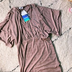 Missguided Dress Deep V Neck Blush Stretchy NWT Size 8 Bell Sleeves Metallic